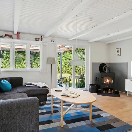 3 Bedroom Beautiful In Feriehus